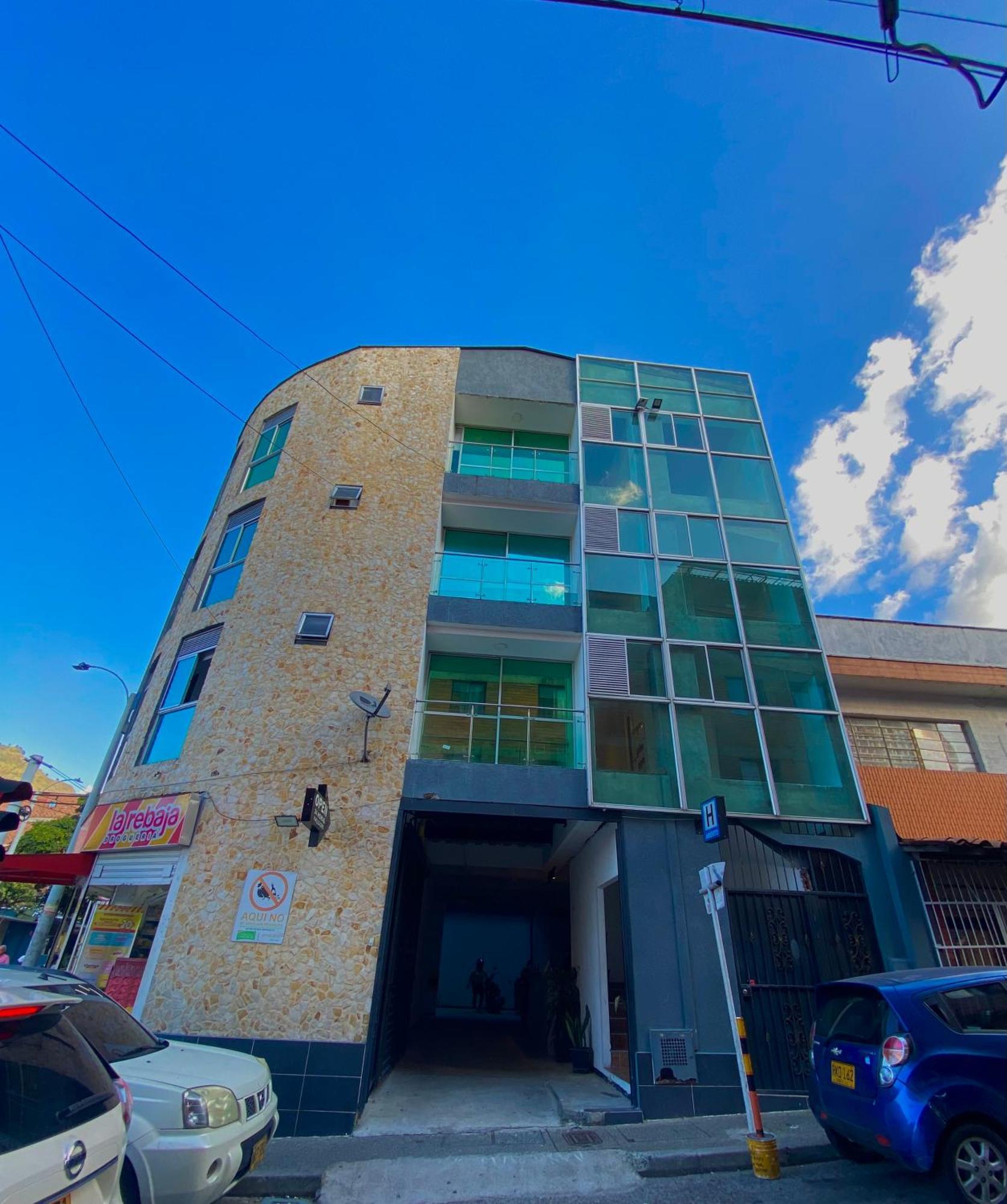 Hotel Buenos Aires Central Медельин Экстерьер фото