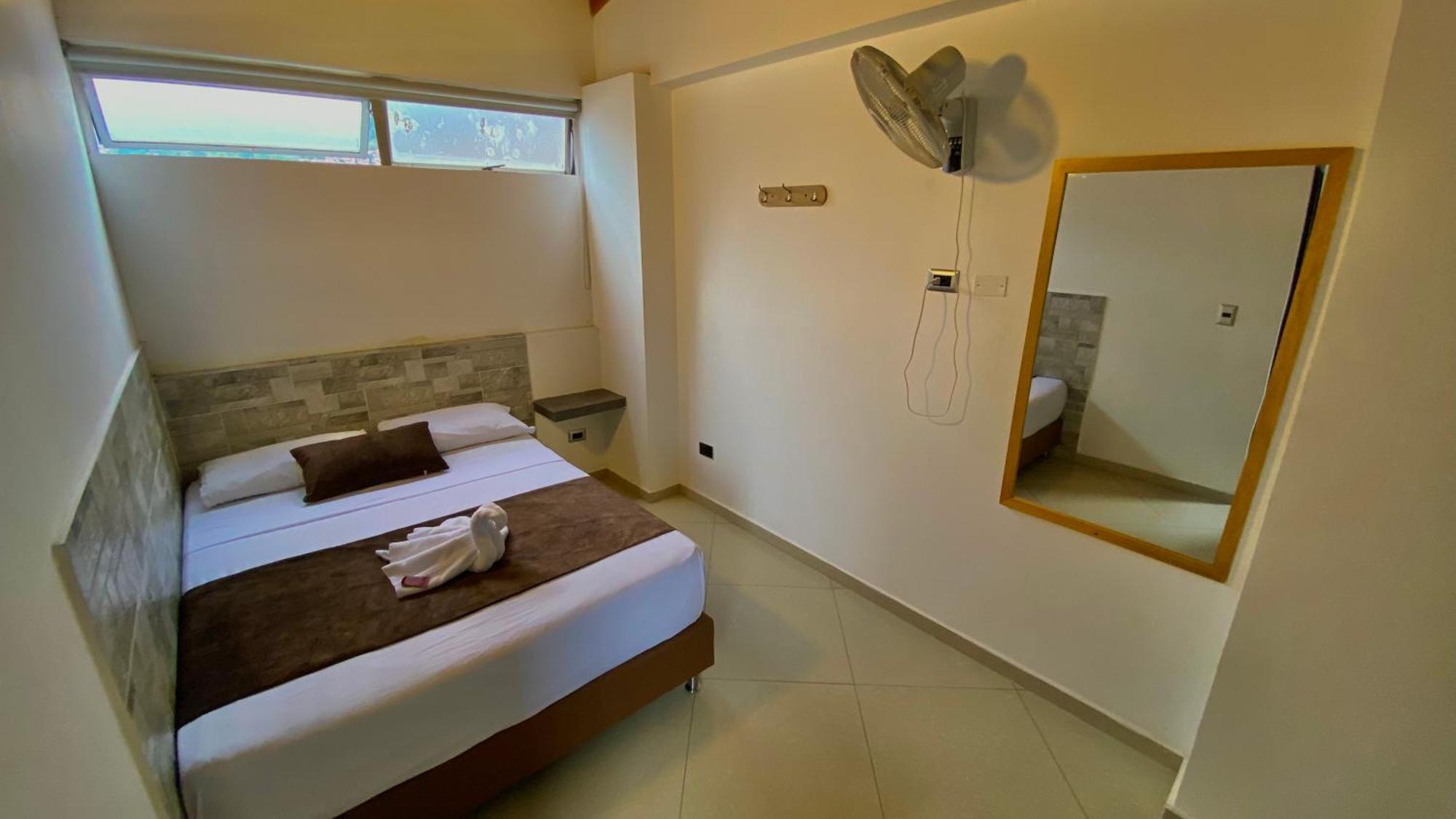Hotel Buenos Aires Central Медельин Экстерьер фото